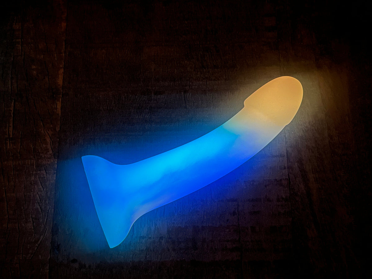 6" Sol Glow in the Dark Silicone Dildo - Dusk