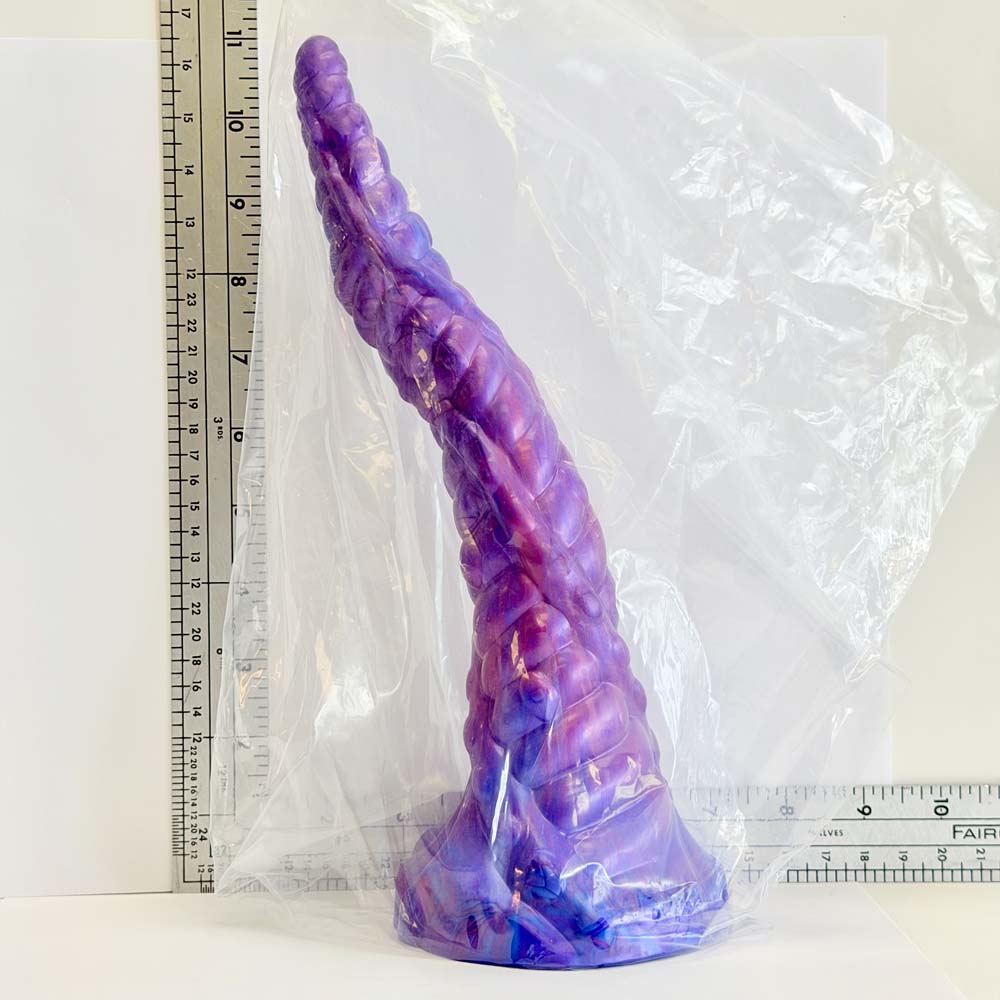 Nebula Horn, 11 inch fantasy silicone Vault sample