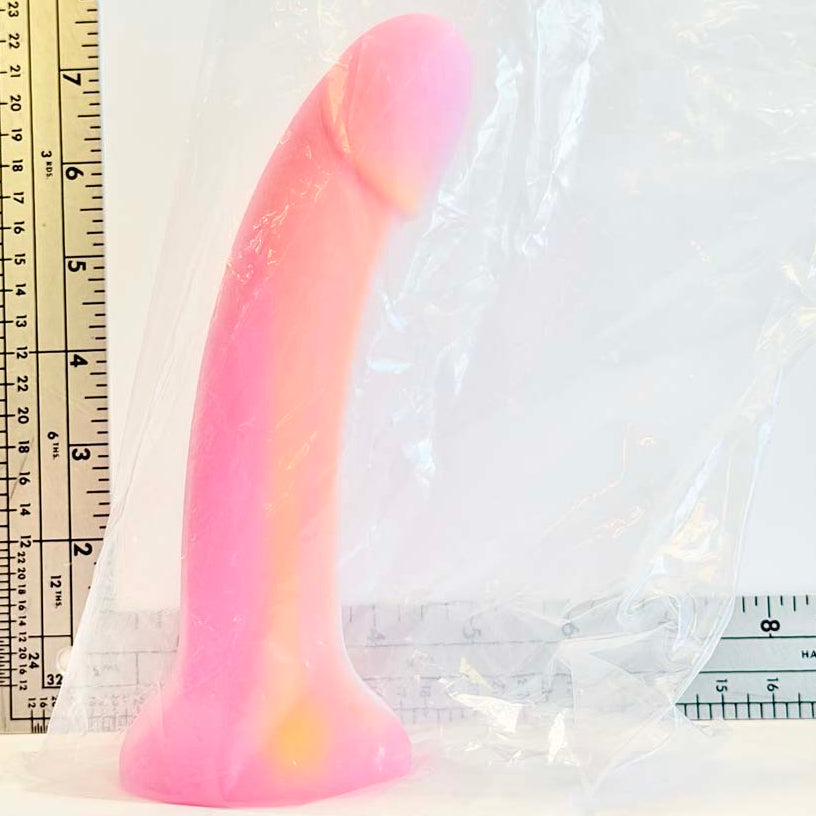 Pink Lemonade, 7.5 inch silicone Vault sample