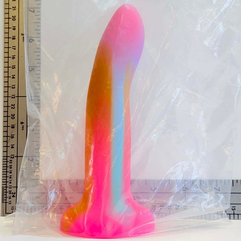 Prism Curve, 7.3 inch silicone Vault sample