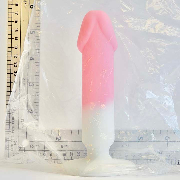 Strawberry Cream, 6 inch silicone Vault sample